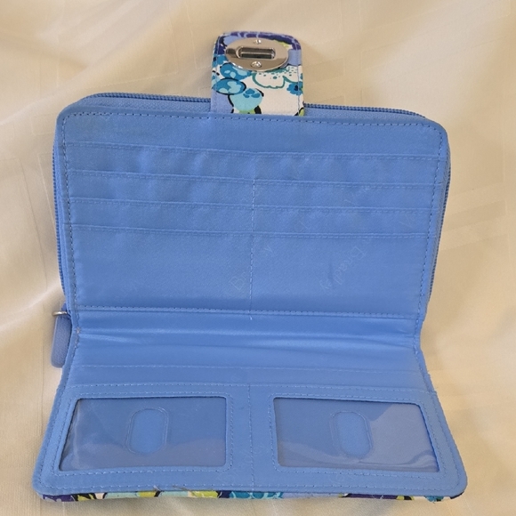 Vera Bradley Retired Blueberry Blooms Blue and Floral Quilted Wallet, NWOT - Picture 3 of 8
